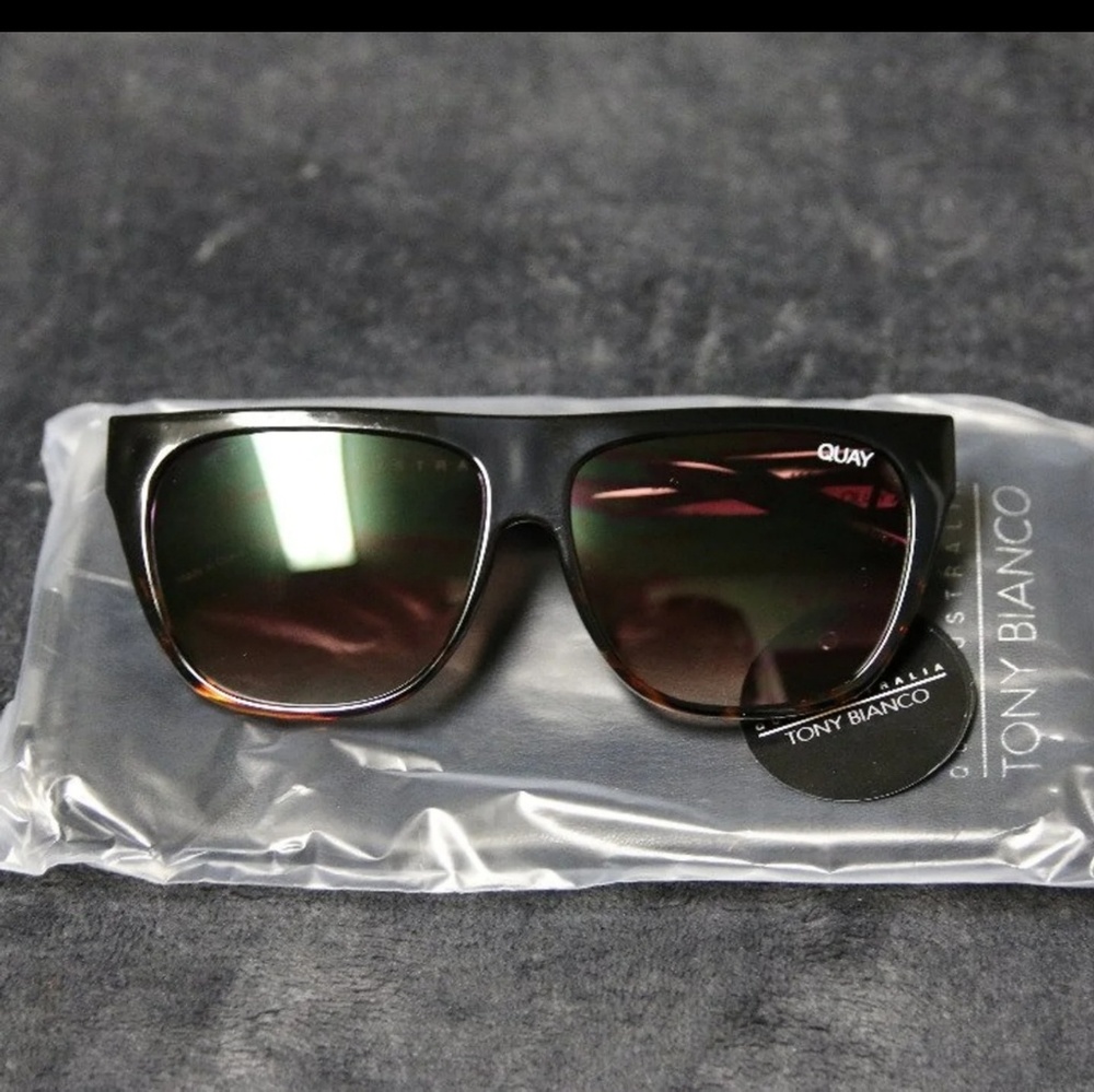 Quay drama by day sunglasses